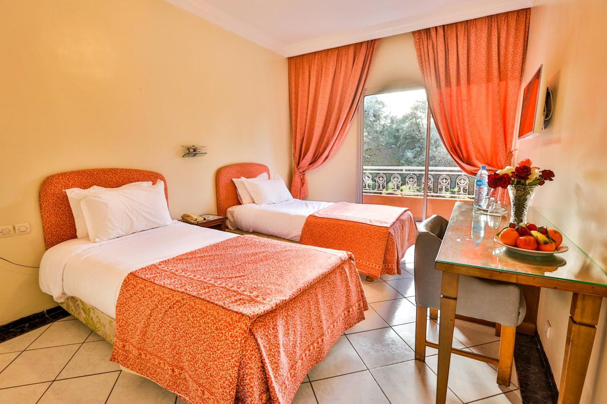Complexe El Bassatine Hotel เบนิเมลลาล ภายนอก รูปภาพ